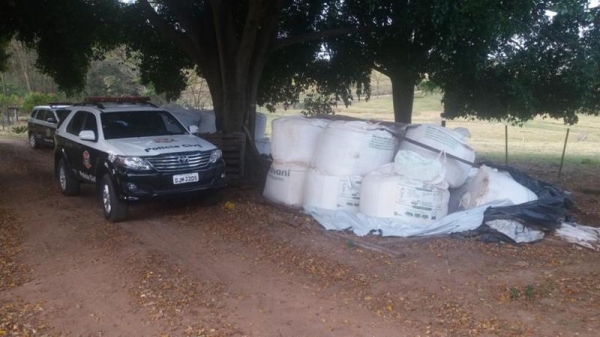 Polícia civil apreende 28.000 quilos de fertilizantes suspeitos de serem furtados de usina. (Foto: Cedida)