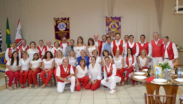 Companheiros e domadoras do Lions Clube de Adamantina com a Governadora do Distrito LC-8, Rosemary Pimentel de Souza Takano (Foto: Assessoria Imprensa/Lions Clube de Adamantina).