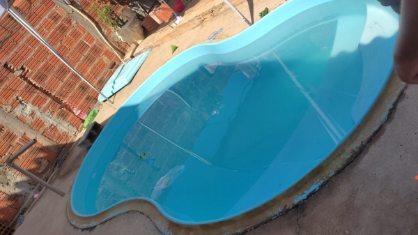 Piscina onde houve o afogamento da menina de 10 meses (Reprodução/G1).