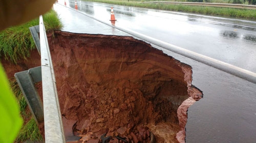 Rodovia Manílio Gobbi, SP 284, que liga os municípios de Paraguaçu Paulista e Assis (Foto: Reprodução).