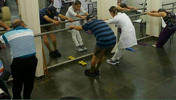Fisioterapia prepara alunos para atendimento de pacientes cardÃacos e com problemas respiratórios (Foto: Unifai).