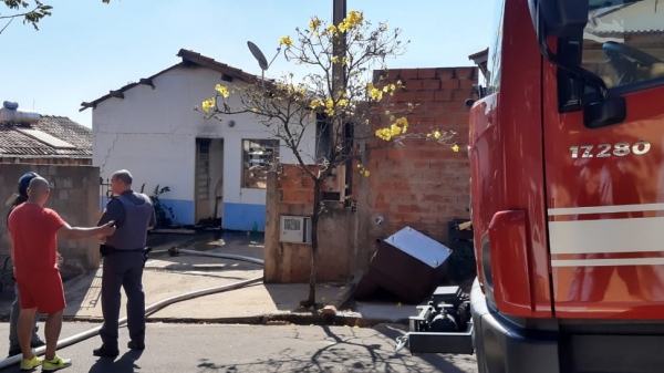 Corpo de Bombeiros atuou no combate às chamas (Cedida: Daniel Martins Angria).
