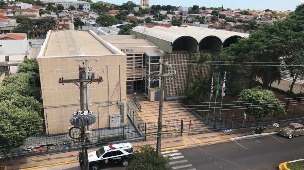 Fórum de Adamantina (Foto: Siga Mais).