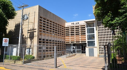 Fórum de Adamantina, onde ocorrerá a sessão do Tribunal do Júri, nesta quarta-feira (Arquivo/Siga Mais).