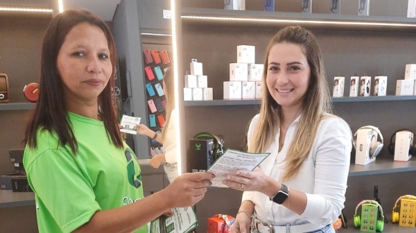 Conscientização teve entrega de panfletos com orientações sobre a coleta seletiva (Divulgação/PMA).