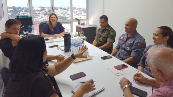 Organizadores se reuniram para tratativas do desfile (Cedida/PMA).