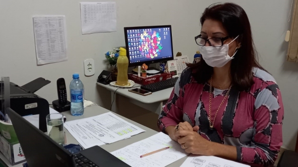Primeiro encontro temático da região tratou sobre a ?Articulação e Trabalho em Rede? e contou com a participação da secretaria de assistência social de Adamantina, Andreia Regina Ribeiro (Da Assessoria).