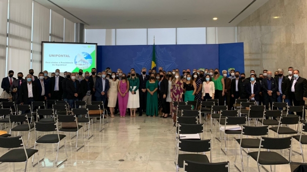 Encontro no Palácio do Planalto que contou com a participação de mais de 30 prefeitos do Oeste Paulista (Da Assessoria).