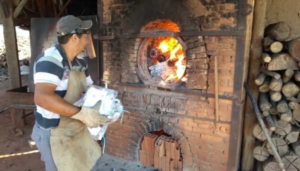 Procedimento de incineração faz parte do cotidiano da Polícia Civil e integra o ciclo de repreensão ao tráfico de drogas (Foto: Deinter 8/Polícia Civil).