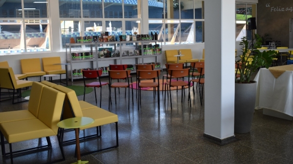 Parte do novo mobiliário da Biblioteca Municipal (Divulgação/PMA).