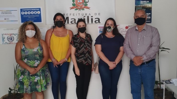 Ao centro, as três representantes do Conselho Municipal da Pessoa com Deficiência de Adamantina, em MarÃlia (Divulgação/PMA).