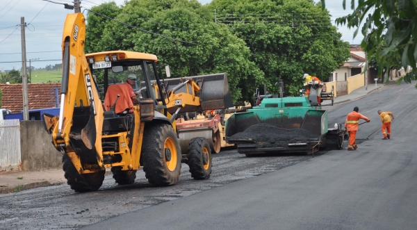 Um dos trechos beneficiados é a Avenida Antônio Tiveron, na Vila Jardim/Jardim Brasil (Foto: Da Assessoria).
