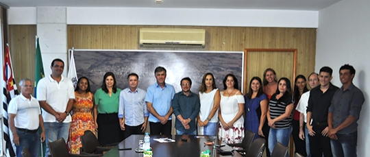 Convênio foi firmado entre as prefeituras de Adamantina, Lucélia e Mariápolis para a execução do projeto Inclusão Digital para melhor idade (Foto: Da Assessoria).