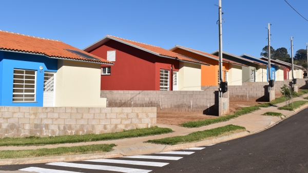 Casas construídas no Jardim Itamarati serão entregues nesta sexta-feira, aos futuros moradores (Da Assessoria).