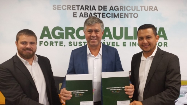 Prefeito Márcio Cardim e o secretário de saúde, Gustavo Taniguchi Rufino, no Programa Estadual Nova Frota (Da Assessoria).