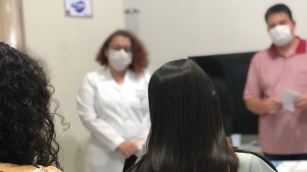 Estudantes reuniram os profissionais em pequenos grupos e abriram espaço para debate e troca de experiências sobre os impactos da saúde mental na atenção e cuidado com o paciente (Cedida).