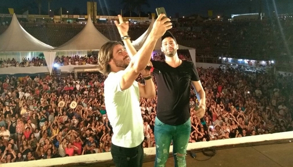 Munhoz e Marianos e apresentaram ontem (15) em Adamantina, no show do primeiro aniversário da Massa FM Alta Paulista (Foto: Vinícius Castro/EPShow).