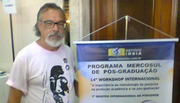 Jornalista e professor universitário Sérgio Barbosa durante seu doutorado, em Assuncion: de lá trouxe a motivação para a série Recuerdos del Paraguay, publicada no Siga Mais (Foto: Arquivo Pessoal).