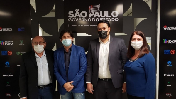 Adevalter Longuin, vice-presidente do IAMA, Gabriel Henrique, diretor executivo da Secretaria de Assistência e Desenvolvimento Social do Estado, André Prado, deputado estadual e Andréia Ribeiro, secretária de Assistência Social de Adamantina (Divulgação).