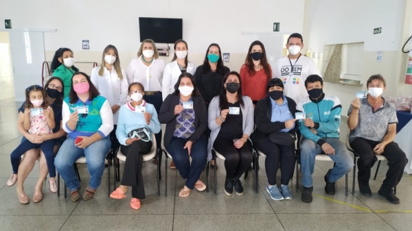 Secretaria de Assistência Social realizou a entrega de 17 Carteiras de Identificação da Pessoa com Transtorno do Espectro Autista (Da Assessoria).