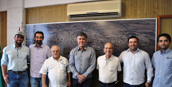 Organizadores da Calvagada do Bem com o prefeito Márcio Cardim, secretários Emerson Baptiston e João Lopes e o presidente da APAE, Diniz Parussolo Martins (Da Assessoria).