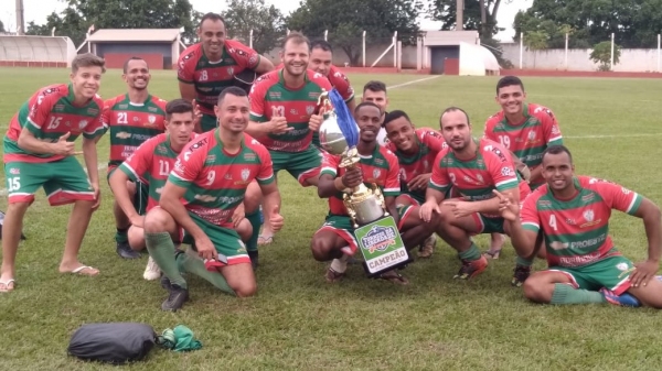 Serviços Gerais/Escriturários, equipe campeã da competição (Foto: Celia Vieira Rangel).