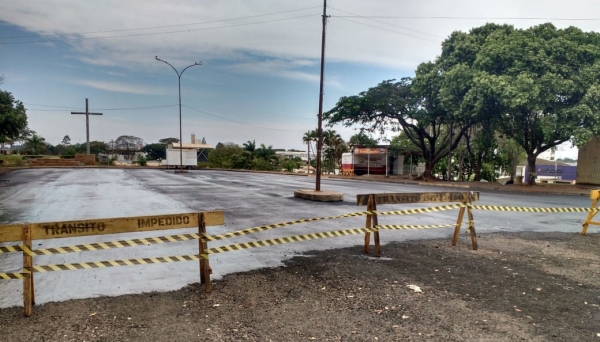Secretaria de Obras fechou temporariamente a área que já foi recuperada para permitir que a lama asfáltica seque completamente (Fotos: Da Assessoria).