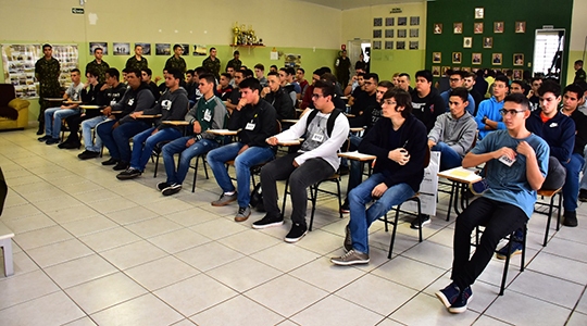 Serviço Militar: 184 jovens de Adamantina compareceram à seleção e foram submetidos a uma inspeção de saúde, exame físico e entrevista (Foto: Da Assessoria).