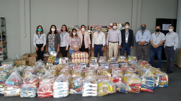 Sicoob Nosso unidade administrativa e agência de Adamantina realizou na manhã de hoje (08) a entrega de mais de 5 toneladas de alimentos para a Secretaria de Assistência Social e Fundo Social de Solidariedade (Da Assessoria).