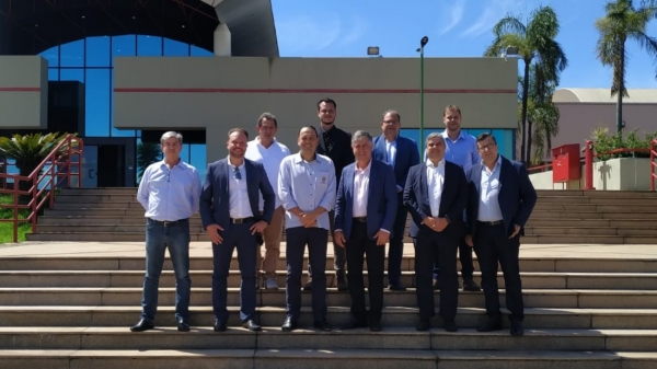 Representantes de Adamantina em São José dos Campos (Divulgação/PMA).