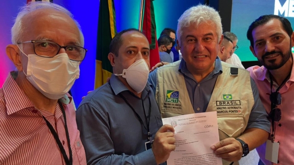 Secretários municipais Osvaldo José e Evandro Souza, Ministro da Ciência, Tecnologia e Inovação, Marcos Cesar Pontes, e o assessor do deputado federal, Gilberto Nascimento, Claudemir Cobo (Divulgação).