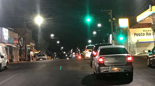 100 pontos com lâmpadas de LED já estão em funcionamento na Avenida Rio Branco (Foto: Da Assessoria).