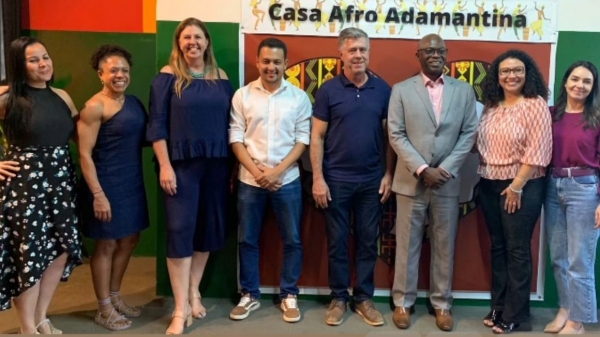 Coordenador estadual de políticas para a população negra e indígena da Secretaria de Justiça e Cidadania e representantes locais (Divulgação).
