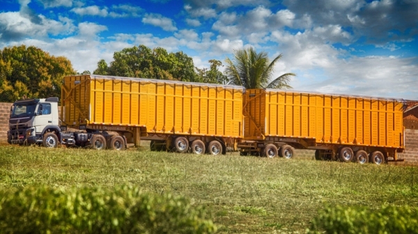 Composição de carga com capacidade de até 91 toneladas (Frances Prado/Sergomel).