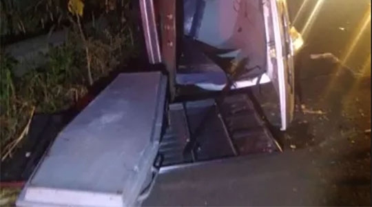 VeÃculo funerário capotou na SP-294, altura de Osvaldo Cruz (Reprodução/OCNET).
