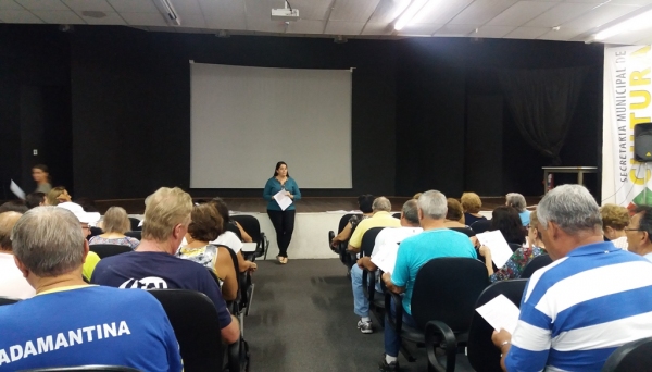 Reunião realizada entre Fundo Social e terceira idade busca fortalecer ações entre esse público (Foto: Assessoria de Imprensa).