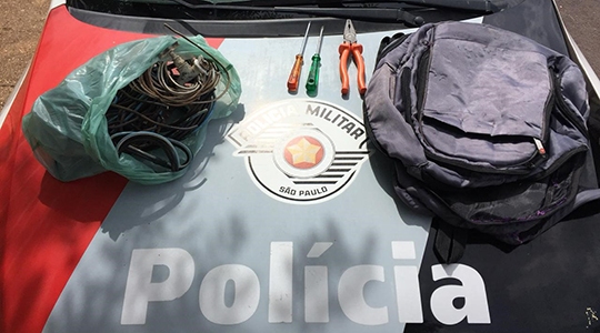 Material furtado foi recuperado pela Polícia Militar e homem preso em flagrante (Foto: Cedida/PM).