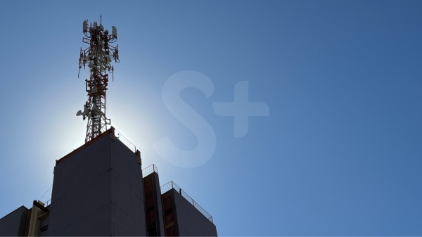 Edifício de empresa de telefonia em Adamantina (Foto: Siga Mais).
