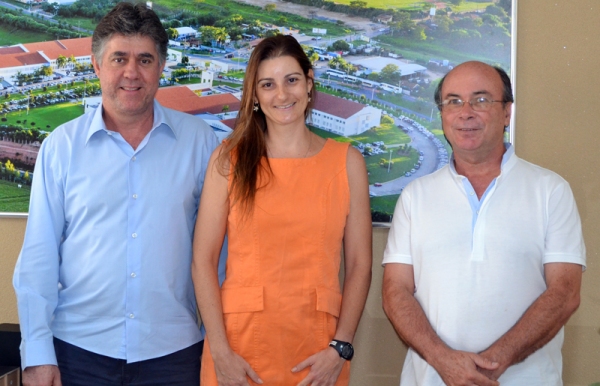 Diretor da FAI, Prof. Dr. Márcio Cardim e os professores Dra. Gabriela Gallucci Toloi (autora do projeto) e Dr. José Aparecido dos Santos, coordenador do Núcleo de Prática e Pesquisa (Foto: Divulgação/FAI).