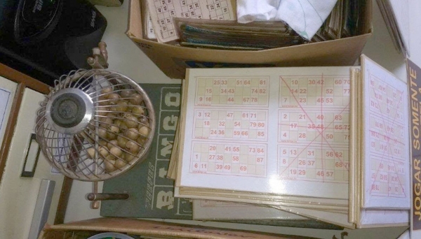 Materiais foram apreendidos pela Polícia Civil nos dois endereços onde funcionavam bingos clandestinos (Fotos: Reprodução/Site Tupã Notícias).