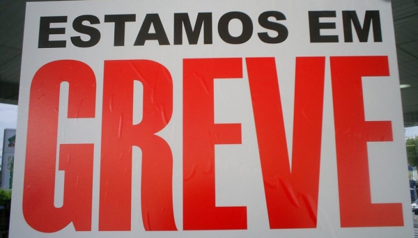 Órgãos públicos podem fazer o corte dos dias parados e cortar salários de servidores grevistas (Imagem: Ilustração).