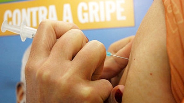 Além dos idosos e professores, crianças menores de 6 anos, gestantes, puérperas e trabalhadores da saúde também podem tomar a vacina contra a gripe (Divulgação).