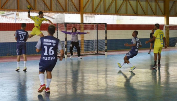 Atividades desenvolvidas de 2013 a 2016 em Lucélia revelaram talentos para o handebol paulista (Foto: Cedida).