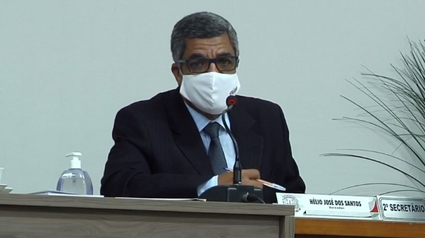 Vereador Hélio Santos solicitou que grupos de trabalhadores municipais sejam imunizados contra a Covid-19, entre os quais os profissionais da educação, da limpeza púbica, velório e cemitério (Reprodução).