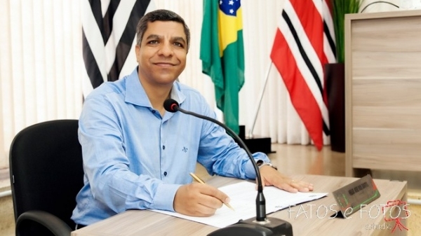 Professor Hélio Santos, vereador em Adamantina e presidente do PL local, viabilizou os recursos com deputados federais (Imagem: Fatos e Fatos).