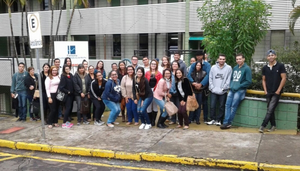 Alunos da ETEC Amim Jundi, em Marília, para doação de sangue (Foto: Cedida).