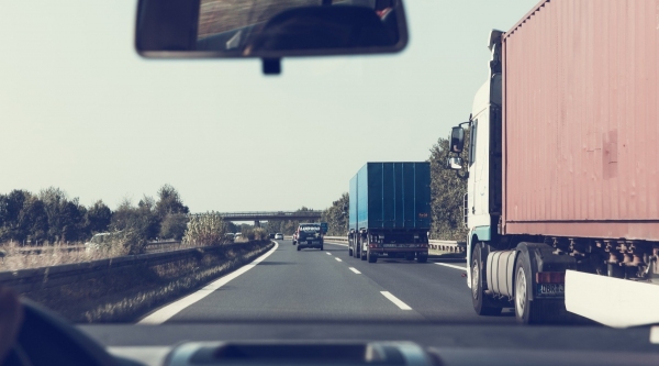 Pontos de distribuição variam de acordo com cada rodovia, podendo funcionar em praças de pedágio, postos de pesagem ou postos de combustível (Foto: Markus Spiske por Pixabay).