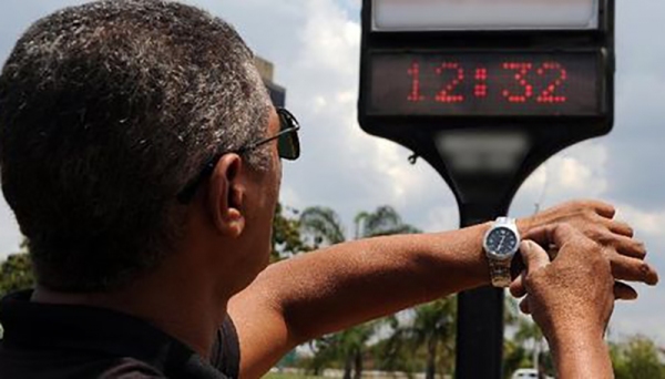 Relógios deverão ser adiantados em uma hora nas regiões Sul, Sudeste e  Centro-Oeste (Foto: Arquivo/Agência Brasil).