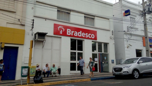 Nova agência Bradesco (antigo HSBC), na Avenida Rio Branco, 527, em Adamantina (Foto: Maikon Moraes).