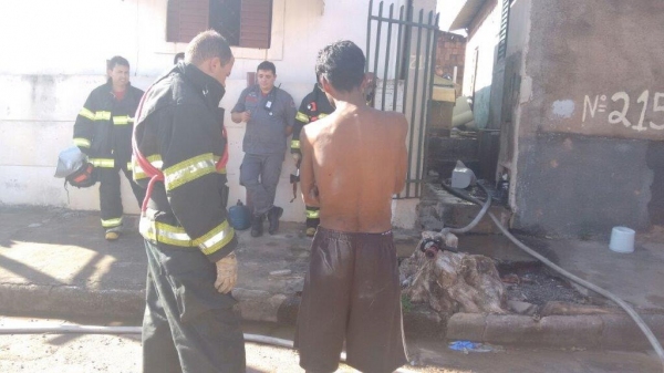 Em Tupã, rapaz ateou fogo na própria casa (Foto: Reprodução/Tupã Notícias).